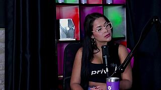 lgbt non-monogamous dining for men without scat fetish