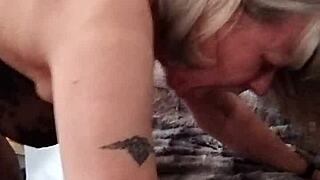 ¡Joder, escucha sus gritos mientras le dan por el culo!