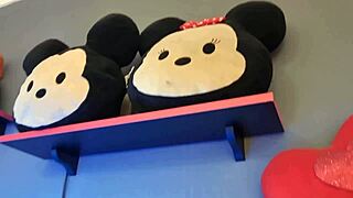 LOL trainer sees e-girl losing