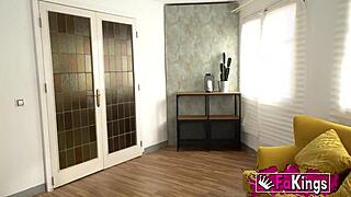 Barbara Grey hrepeni po hardcore analu, obupana po grobem dejanju