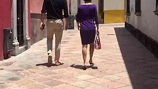 Nalgas cougar riquisima caught on cam today.