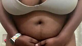 Shake those big natural tits!