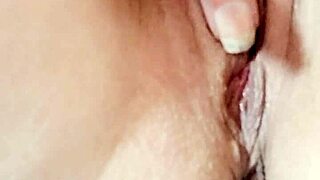 Chrissybee, play with your throbbing wet pussy now!