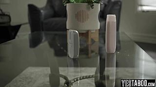 OMG, Bokong Besar Babysitter Teen 18+ Ini Dihajar Kontol Besar Klien Matang 😲