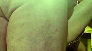 A video of a shaved pussy squirting is here
