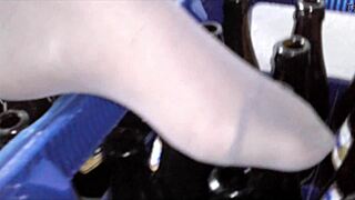 littleangel26, show me those sexy nylon feet!