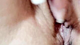 Chrissybee, play with your throbbing wet pussy now!