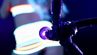 Samantha Saint goza masturbándose sola con tetas grandes