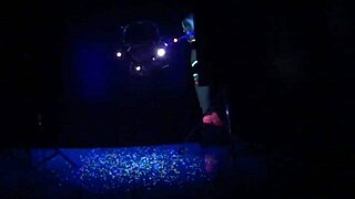 Samantha Saint goza masturbándose sola con tetas grandes