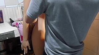 estoy segura que mi padrastro de verga pequeña me dejará preñada algún día