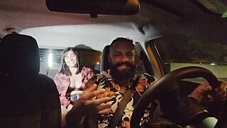 O cowboy vai te pegar - Nicoly Mattos feels like a total slut doing double penetration in car.