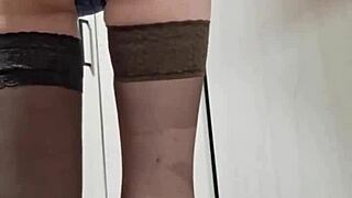 teen elza kom captivates with striking redhead charm