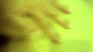 Casal explodes in quick cum session!