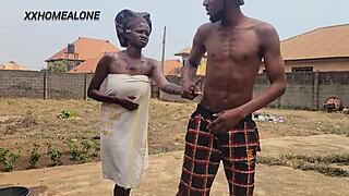 Секс зависима домакиня става гадна, чукайки брат на мъжа си навън зад прозореца