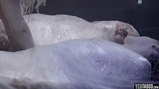 Aliens abduct for intergalactic show