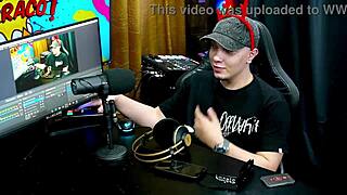 ¡Guau, a Ruan le flipa el plug en el culo de Psy Lunar!