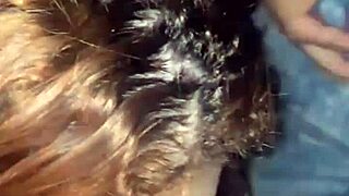 Esposa safada gives blowjob at glory hole while marido films