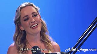 Australian Blonde Sensation Charlie Forde Shines in Solo Performance