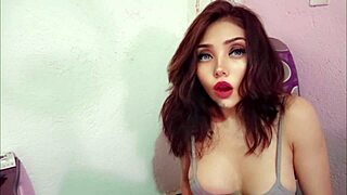 masturbandome en un rincon mientras estoy sola en casa