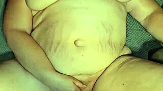 Milf enjoys pussy licking to taste her juice