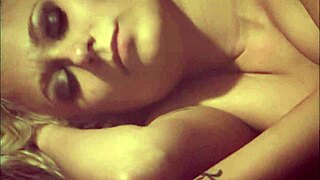 ХАННАХ ХАРПЕР ТРАХАЕТ ЛИЦО СИНДИ КРОУФОРД С ГРУБЫМ ЛИЗАНЬЕМ ЖОПЫ