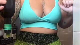 i swear, wearin tight shorts just splits me open down there!