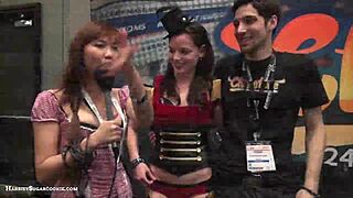 Me follo fuertemente a mi hermanastra y me corro dentro de su co�o