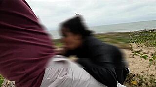 Dia de anal na praia com voyer safados