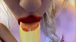 Elza Kom says, 'Watch my sexy dance and blowjob in lingerie'