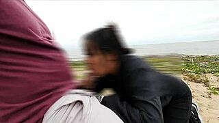 Dia de anal na praia com voyer safados