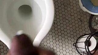 哥们刚射大精忍不住爆了！