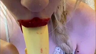 Elza Kom says, 'Watch my sexy dance and blowjob in lingerie'