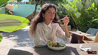 Czy widziałeś kogoś jedzącego jedzenie z kawiarni z spermą na twarzy publicznie?