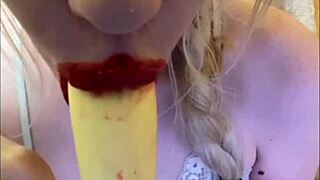 Elza Kom says, 'Watch my sexy dance and blowjob in lingerie'