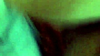 Latina puta provoca coño y culo con contraste salvaje