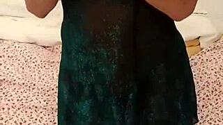 cuando mi novia se va de casa yo pongo a mi suegra a chupar mi polla y me la follo hasta por el culo