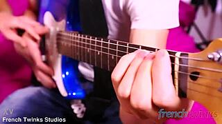 기타 선생이 내 트윙크 엉덩이 가지고 놀아