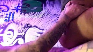 Le estoy dando duro al coño con mi verga gigante