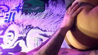 Le estoy dando duro al coño con mi verga gigante