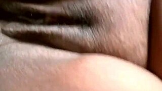 Curvy amateur queefs with big clit.