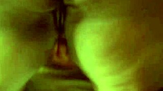 هاوي منحنية تنفخ كس مع بظر كبير