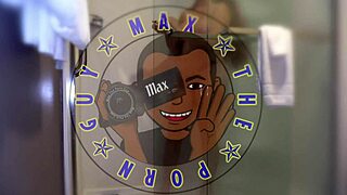 배구 연습 후, 작은 18+ 블론드 할리 로즈가 지저분한 딥스로트 블로우잡 해줘