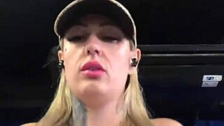 fui fazer um exame teste ergométrico no gym outdoor. o cardiologista ficou com tesão e começou a bater punheta pra mim até gozar comigo molhadinha.