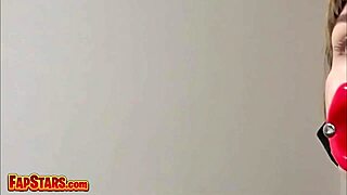 No Gag Reflex in This Amazing Blowjob Show!