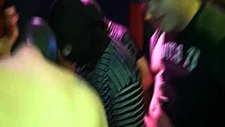 watch this ebony babe bang double?