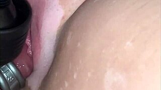 Хочешь увидеть, как мою киску трахают до множественных оргазмов?