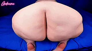 omg shaking and spreading this fat loose booty... mama wants to pussy fart on your dick 😈🍑