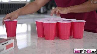 Păsărică braziliană obraznică 18+ domină frate vitreg să-i bombardeze curul mare 😈