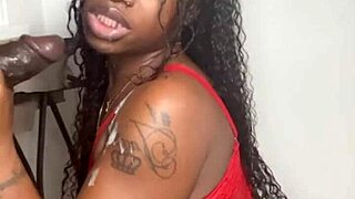 Stiefbroers monster zwarte lul hard gezogen door Keisha Minaj tot klaarkom explosie