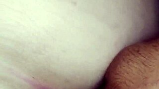 Enorme gozada dentro do cu safada colocou toda a porra pra fora